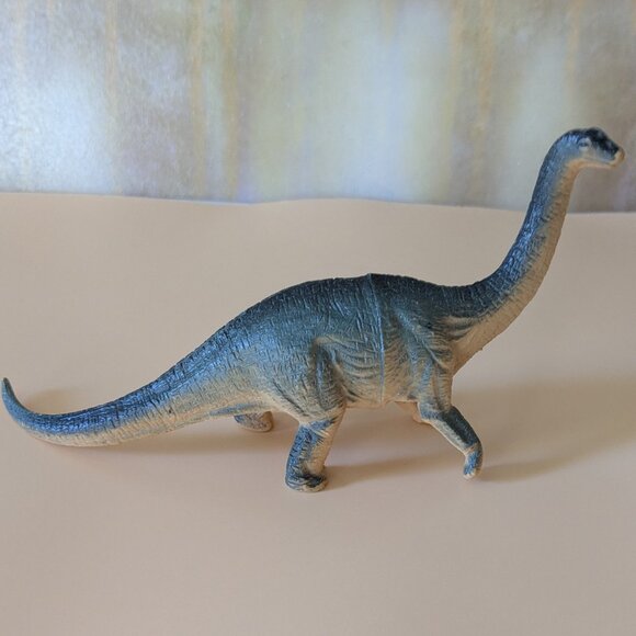 6 Toy Dinosaurs - Picture 12 of 16